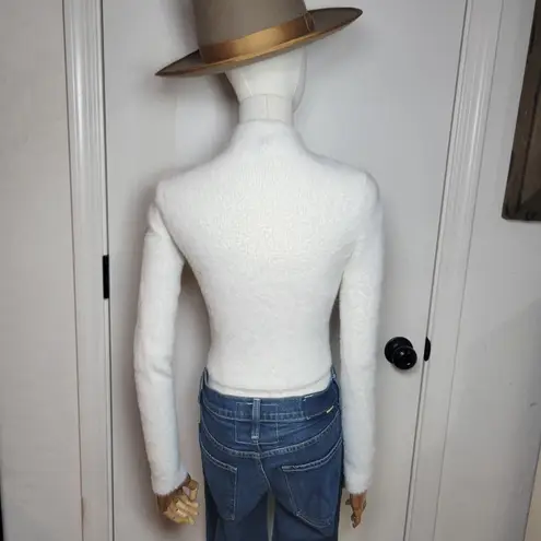 Aritzia  Babaton Kuma White Fluffy Sweater Size XS Minimalist Luxe Preppy Chic - Image 4