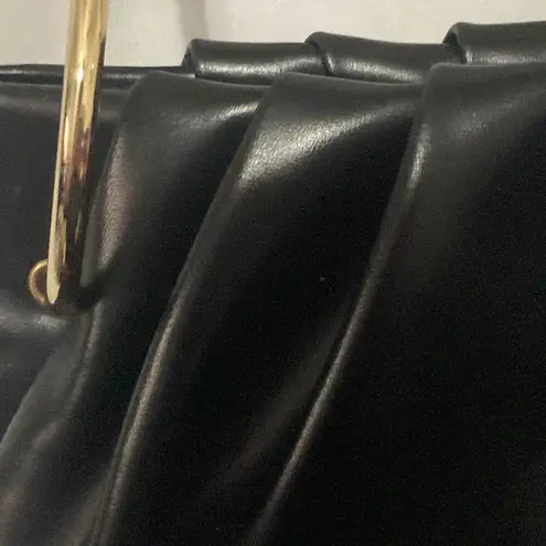 THE HOUSE OF WANT Elegant Black Chain Strap Bag GOLD LOOPS PLASTIC BLAC LOOPS