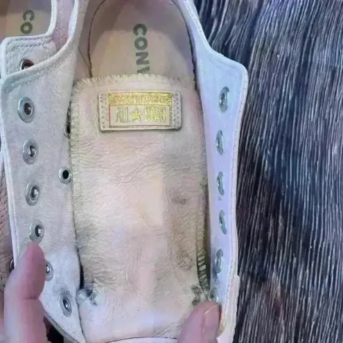 Converse Women’s pink leather, low top canvas  sneakers size 7