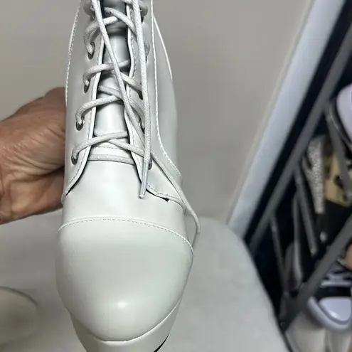 Stylish White Platform Ankle Boots Size 8