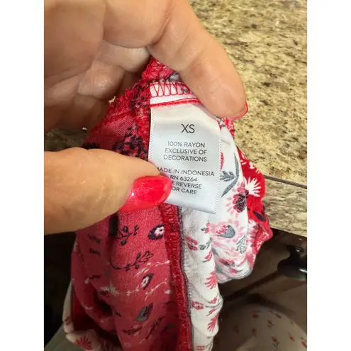 Westport Women's Red & Black Floral Print Sleeveless Blouse XS