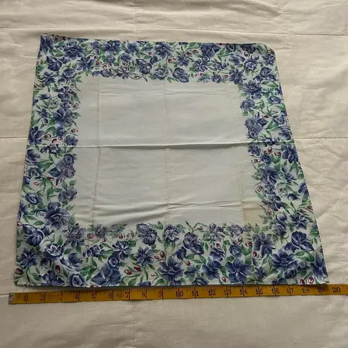 Baby blue floral boarder bandana 0560 White