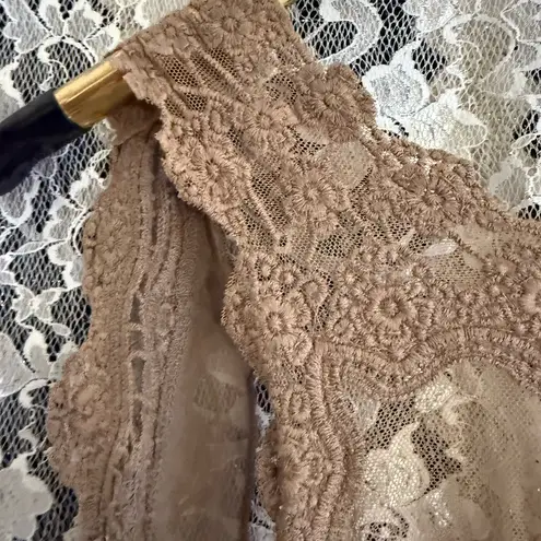 Umgee  Lace vest tan NWOT M/L rose appliqué ruffles lace