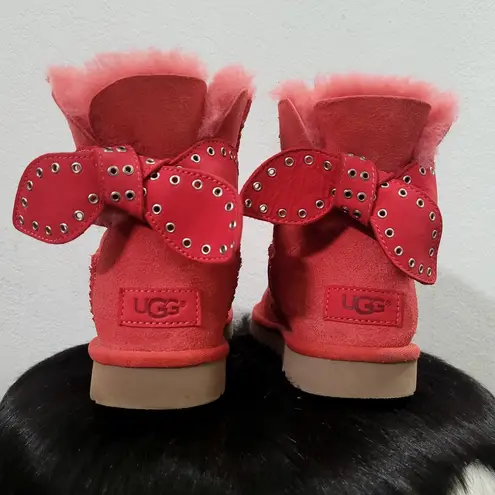 UGG  Cameron Red Grommet Bailey Bow Sheepskin Short Boot Women's Size 7