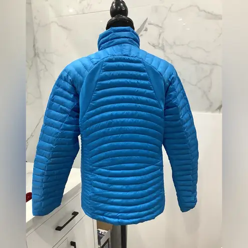 Eddie Bauer Practical and pretty  jacket 💙💙