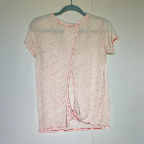 Beyond Yoga teardrop back tee in light neon berry size S small