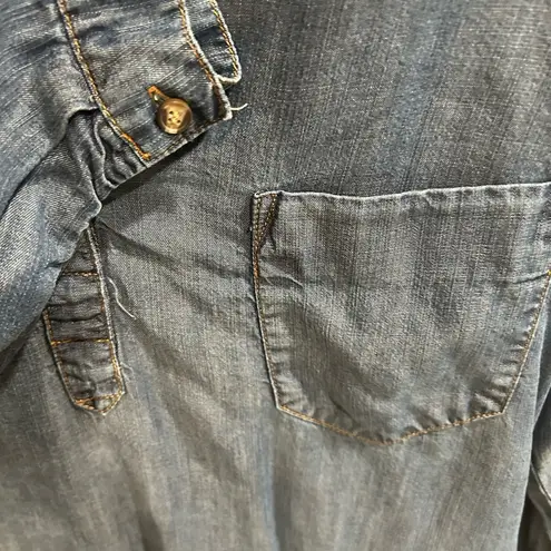 Andrea Jovine Andrea Govine Chambray Denim Top V-neck and a front pocket Size XL