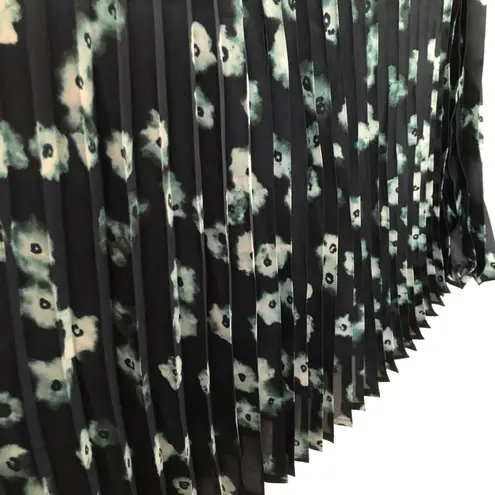 Simply Vera Forest Green Flower Detail short Skirt size XS