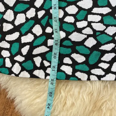 St. John Sleeveless Tank Top w/ Green & White Pebbled All Over Print EUC Sz M