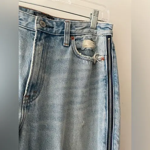 Abercrombie & Fitch  Annie High Rise Girlfriend Light Wash Zipper Jeans