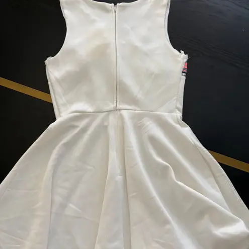 Jodi Kristopher Fit & Flare Dress Size 3Jr White w/Geometric Print on Top EUC