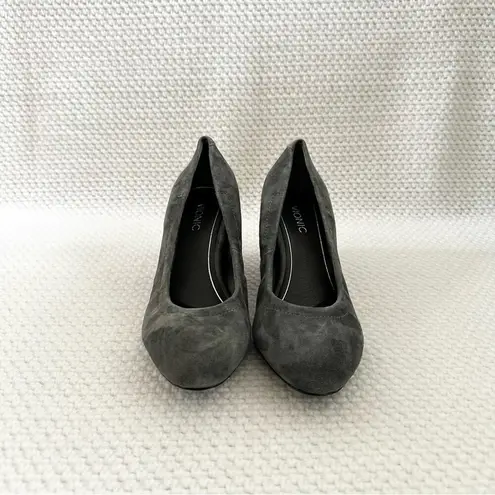 Vionic  Camden Dark Grey Suede Round Toe Wedge Heel Dress Shoe 7 Like New