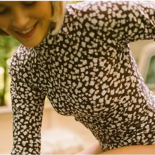 ALBION FIT NEW! Chocolate Micro Floral Long-Sleeve Rash guard