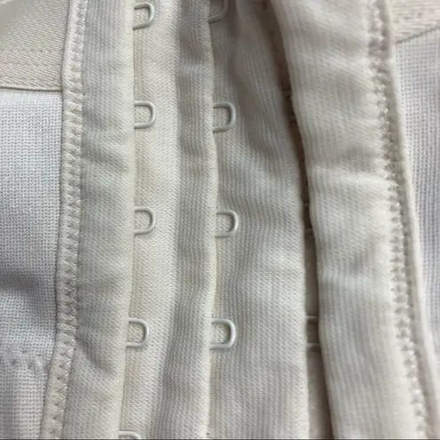 Cacique , Women’s light beige bra, Size 46C, NO UNDERWIRE, adjustable straps