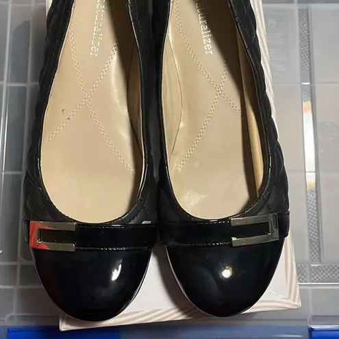 Naturalizer Black Flats sz 8.5-quilted sides and patent leather toe with buckle.