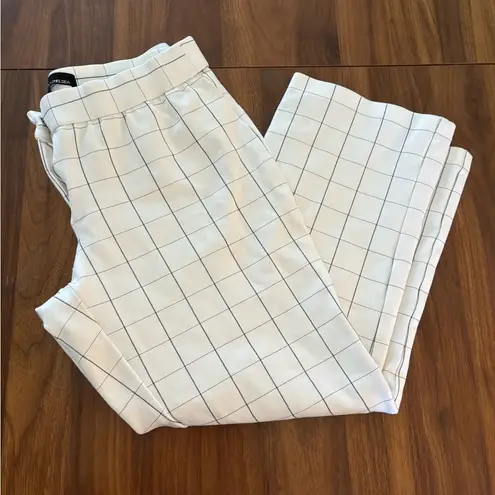 Amanda & Chelsea White Ankle Cropped Pants
