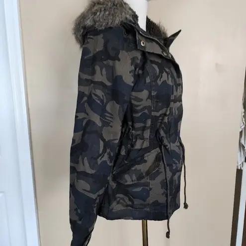 Sebby Camo Fur Hood Jacket, Women's M