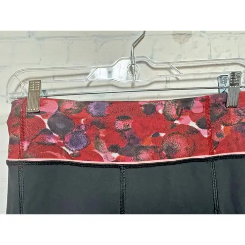 LULULEMON black ruched ruffle leggings size 4 Side pockets red band