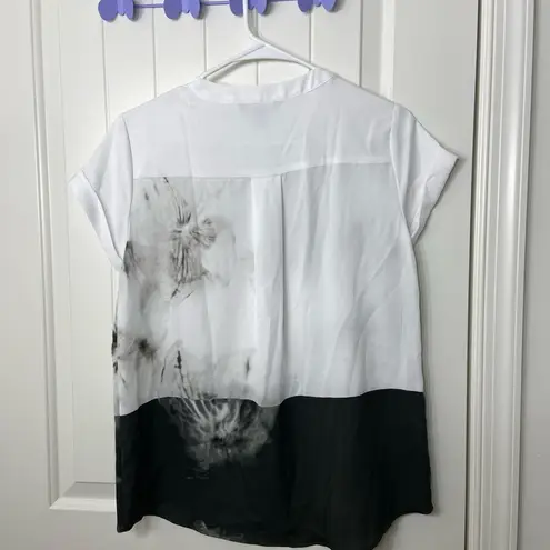 Simply Vera, Vera Wang NWOT Simply Vera Verawang women’s black white cuffed sleeve artistic pattern top