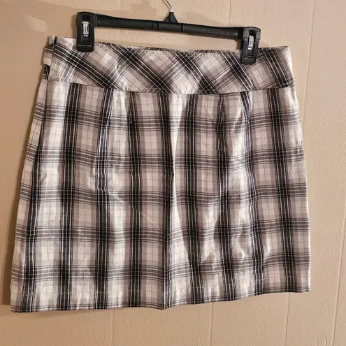Loft Ann Taylor  Y2K Black and Grey Plaid Pleated Skater Skirt