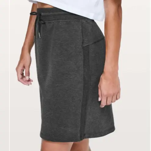 Lululemon  Start Anew 21” Skirt in Heathered Black W-403 Size 6