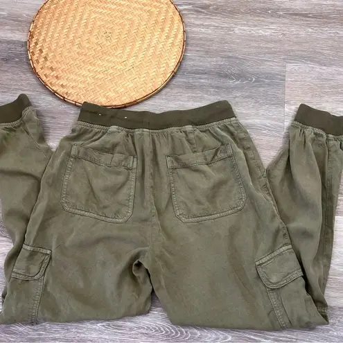 American Eagle  green utility cargo joggers