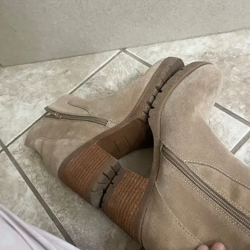 KORKS Women's Esmerelda Lug Sole Booties Color Taupe Size 7.5 side zip Tan