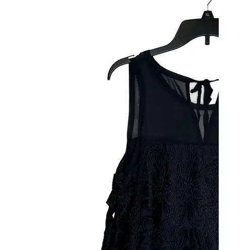 Ann Taylor Ann‎ Taylor Women's Top Embroidered Floral Sleeveless Tie Back Crew-Neck Medium