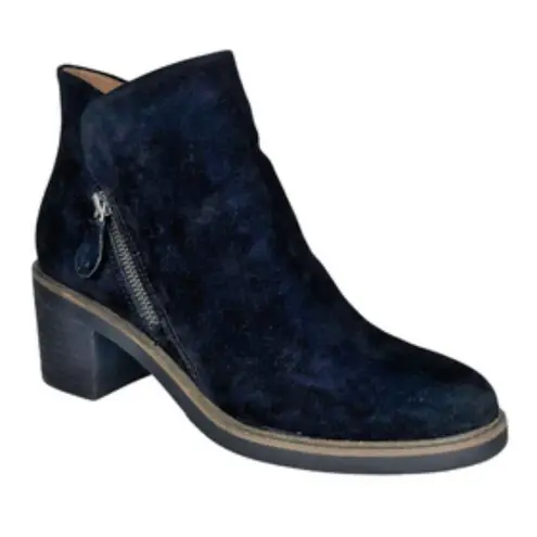 Gentle Souls by Kenneth Cole Women's Black Suede Almond Toe Bootie sz 8.5 NWOT