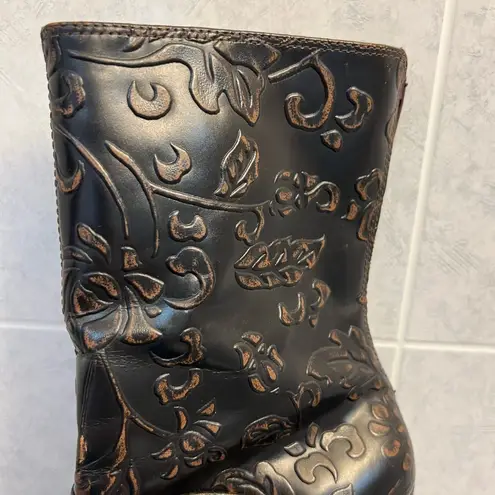 Amanda Smith Fate Floral Embossed Leather Boots Stacked Heel Size 7 square toe
