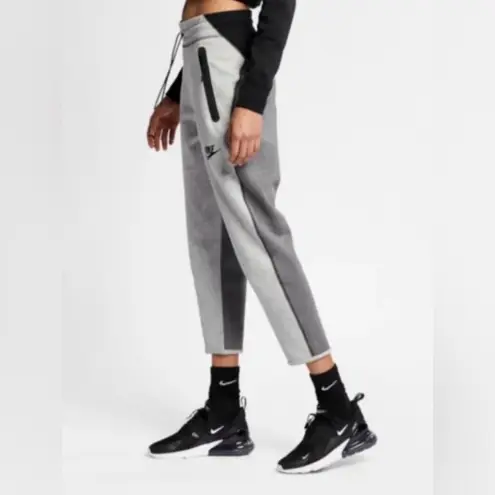 Nike  Sportswear Women’s Sz Small‎ Tech Fleece Gray/Black Crop Athletic Pants