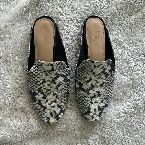 Gap  snakeprint slide on mules, blue and cream pointed toe flats