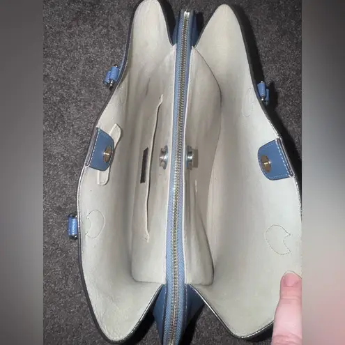 Furla Minerva Blue Leather Tote with Sophisticated Design