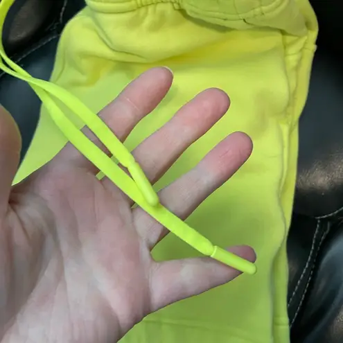 Lululemon  Loungeful High-Rise Short‎ 4" Electric Lemon Sz 2 GUC - Image 7