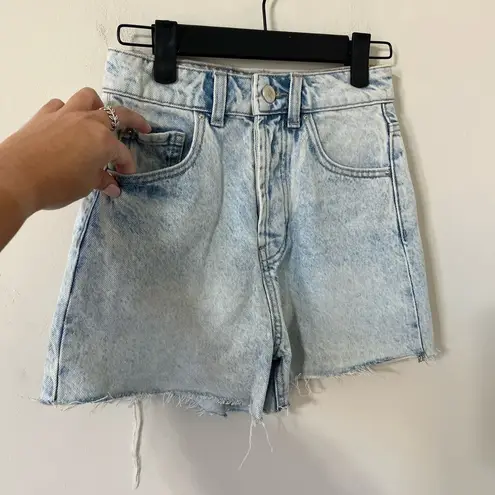 ZARA  Acid Light Wash Super High Rise Distressed Hem Denim Shorts Size 0