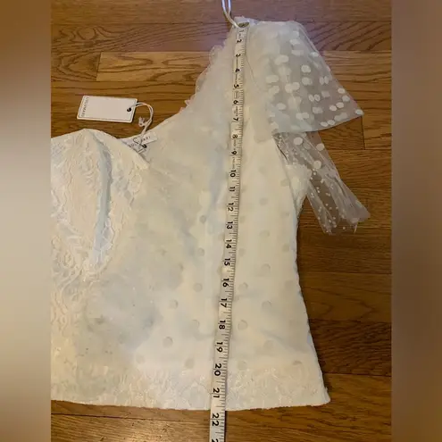 Lulumari NWT one shoulder lace top white size L