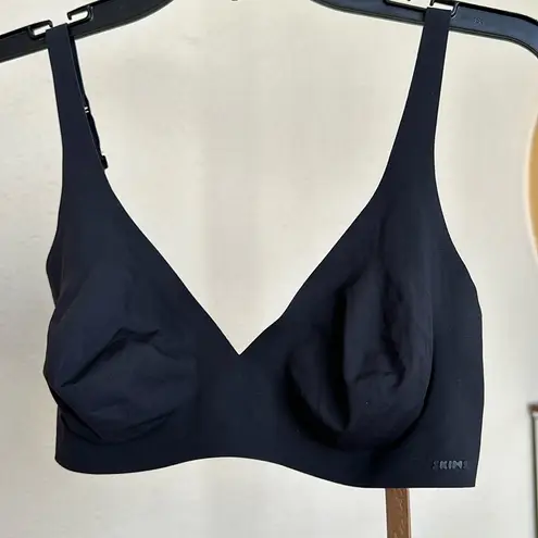 SKIMS  Naked Plunge Black Onyx Bra NWT Size Medium