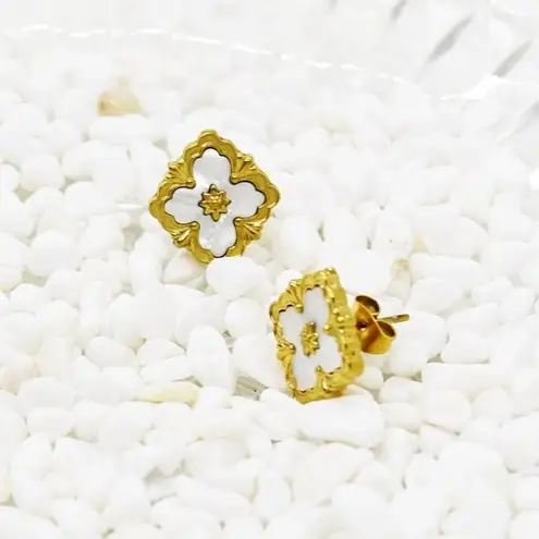 Medieval Renaissance White and Gold Earrings