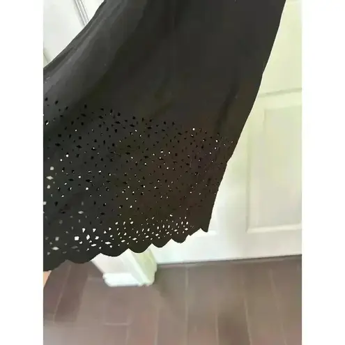 Betabrand Black Dress Pant Yoga Capri
Medium Petite meshed and scalloped calf