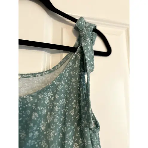Fantastic Fawn Green Floral Boutique Top, size Large