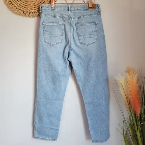 American Eagle , Strigid High Rise Light Medium Wash Mom Jeans, Size 10 Short