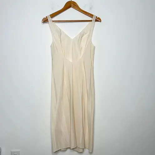 LORD & TAYLOR Vintage Slip Womens Sz Small Wonder Maid Fine Lingerie Union Label