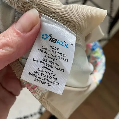 IBKUL Sharon White Multi Pullon Golf Short 6 10”