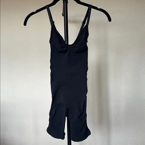 SKIMS  Seamless‎ Sculpt Mid-Thigh shorts Bodysuit Onyx Size S