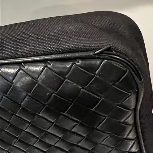 Bottega Veneta Black Intrecciato Clutch Bag / Makeup Case - piping breakthrough