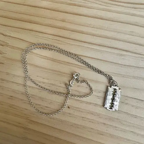 Razor Blade Pendant Necklace – Stainless Steel Silver