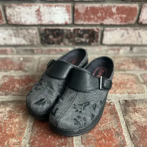 Klogs 🌻 Gray Size 7