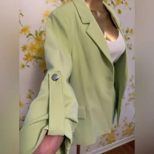 NWOT Modern Green 3/4 sleeve blazer and short size M Size M