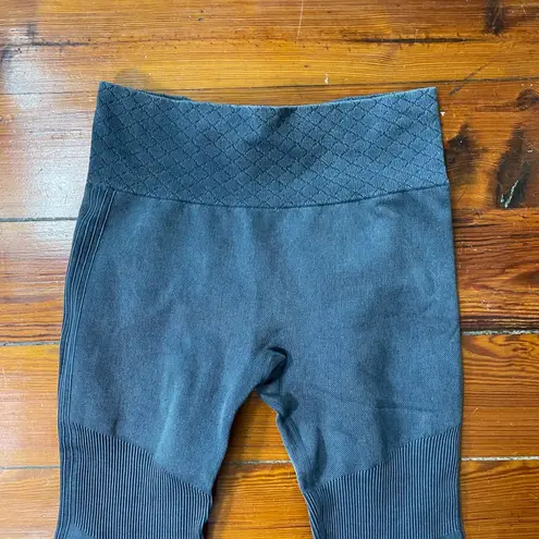 SAVVI Suiko Crop Athletic Top & Legging Workout Complete Set