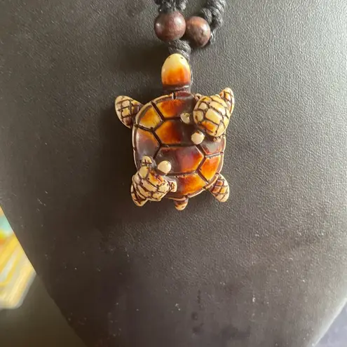 Mother sea turtle with two baby sea turtle necklace